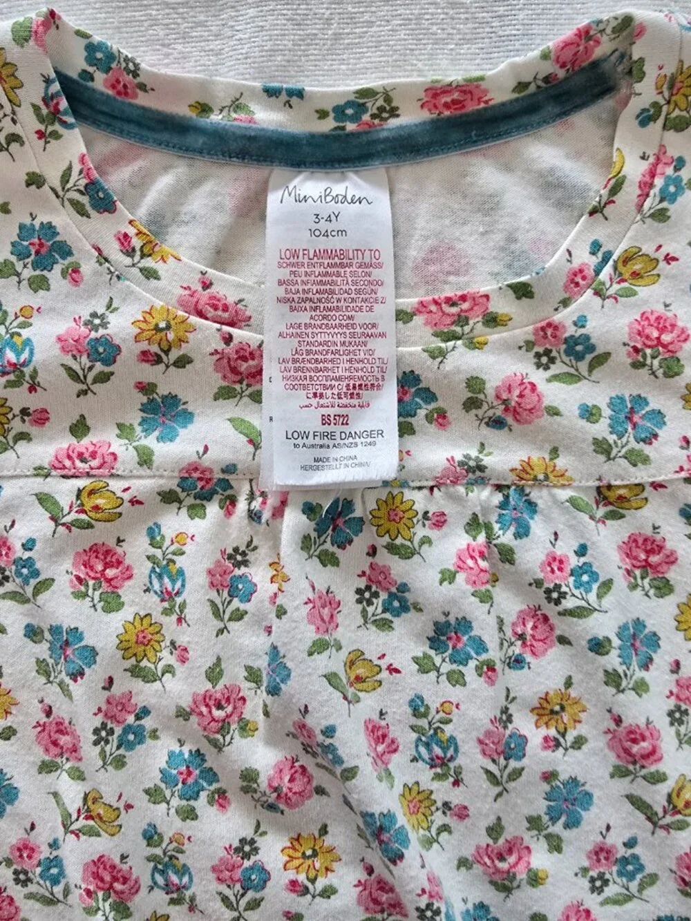 3-4Y Girls Mini Boden Long Sleeve Nightgown Bundle (Holiday and Floral)